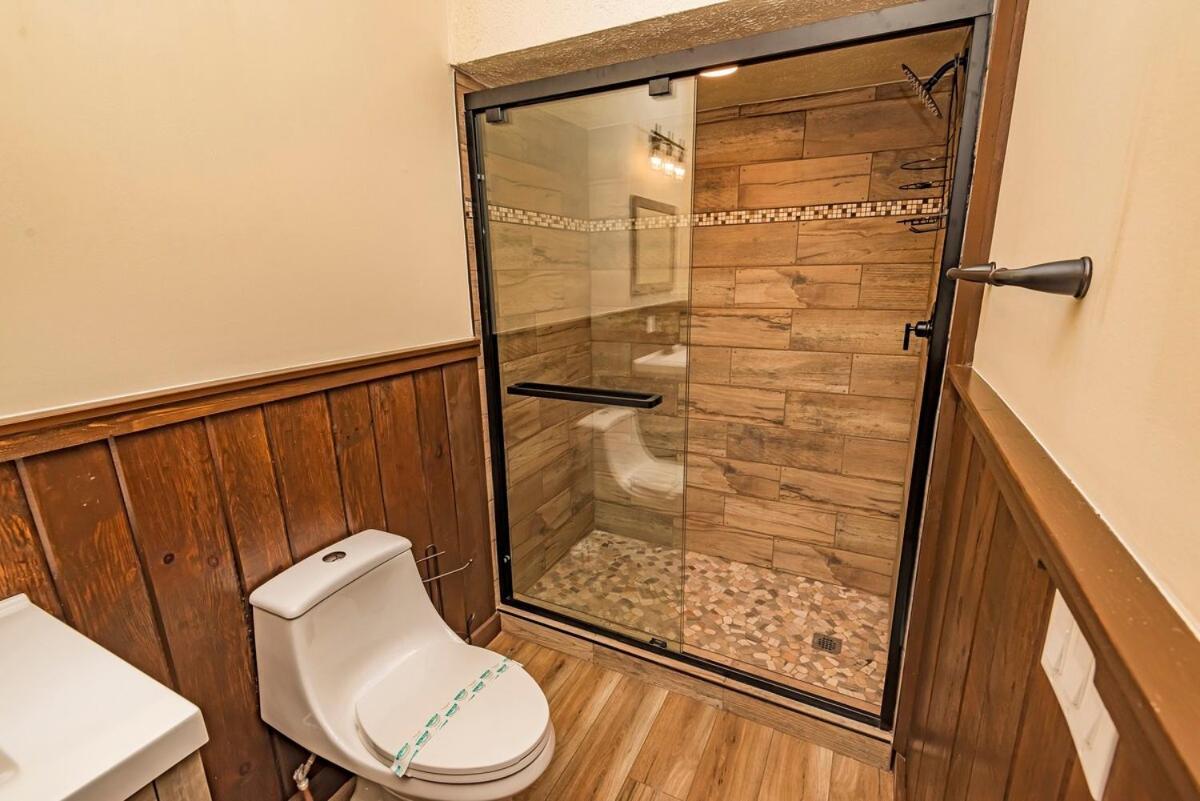 Holiday home Hottub,5bedrooms, Bigboulder Jack Frost Mts,splitrock Waterpk,linens, Firepit! *